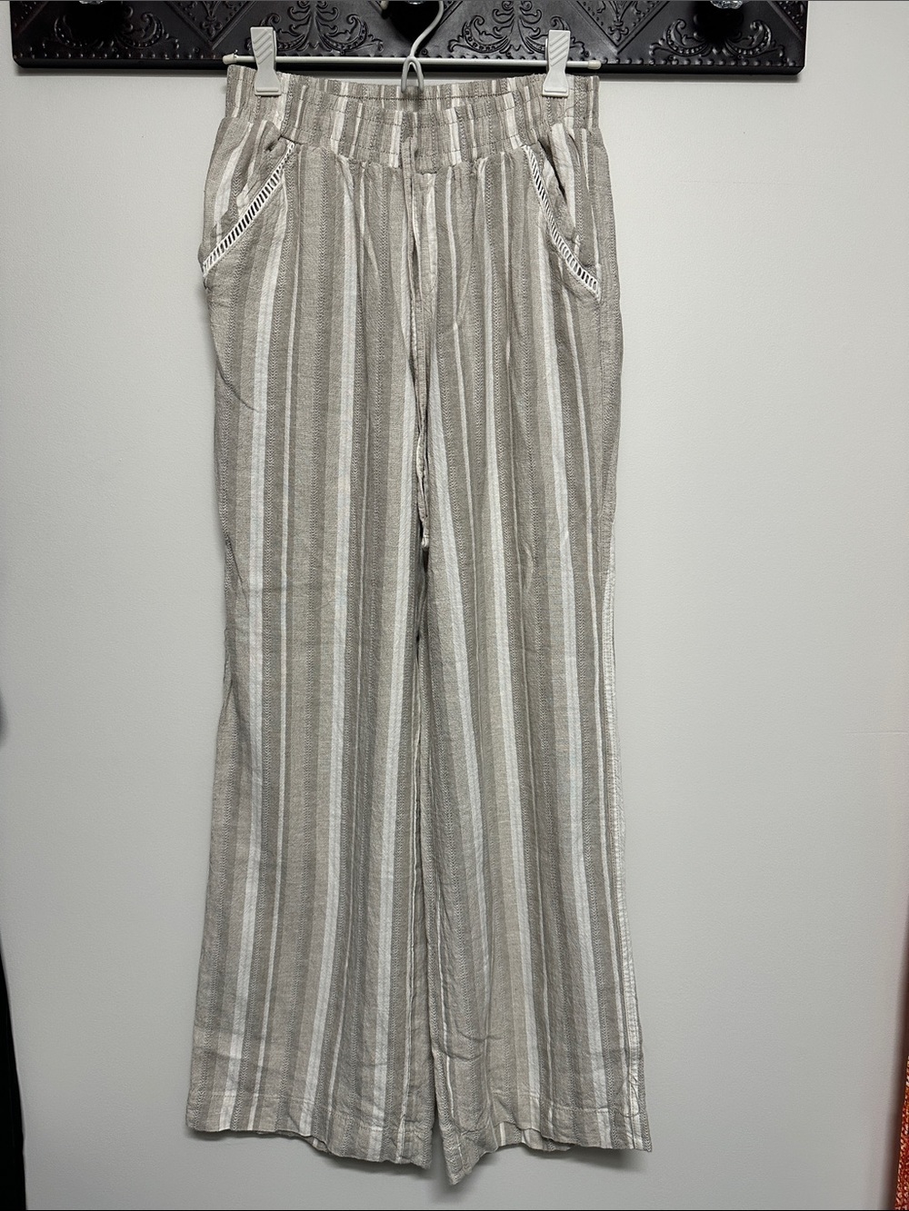 Light Taupe & White Striped Wide-Leg Lightweight Pants with decorative pockets S